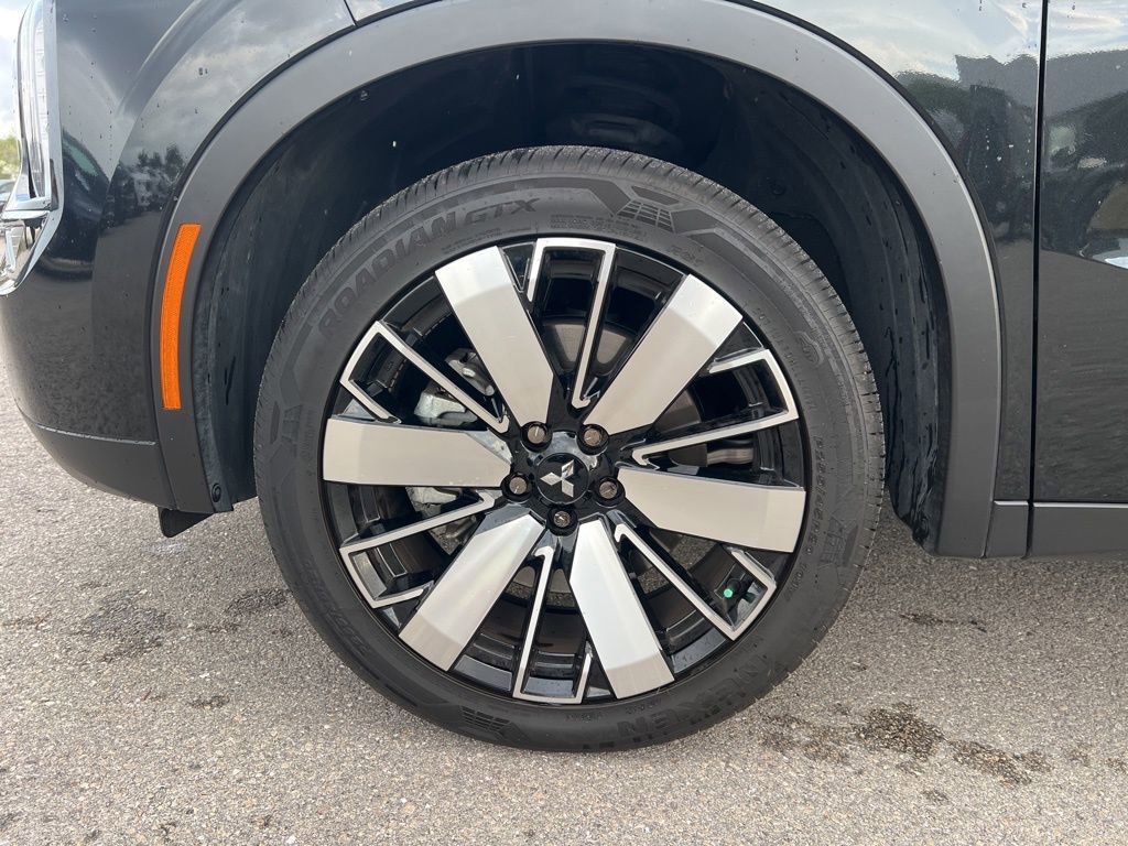 Used 2025 Mitsubishi Outlander SE image 22