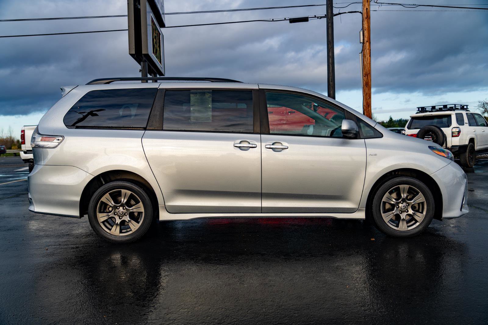 Used 2020 Toyota Sienna SE AWD/4WD image 8