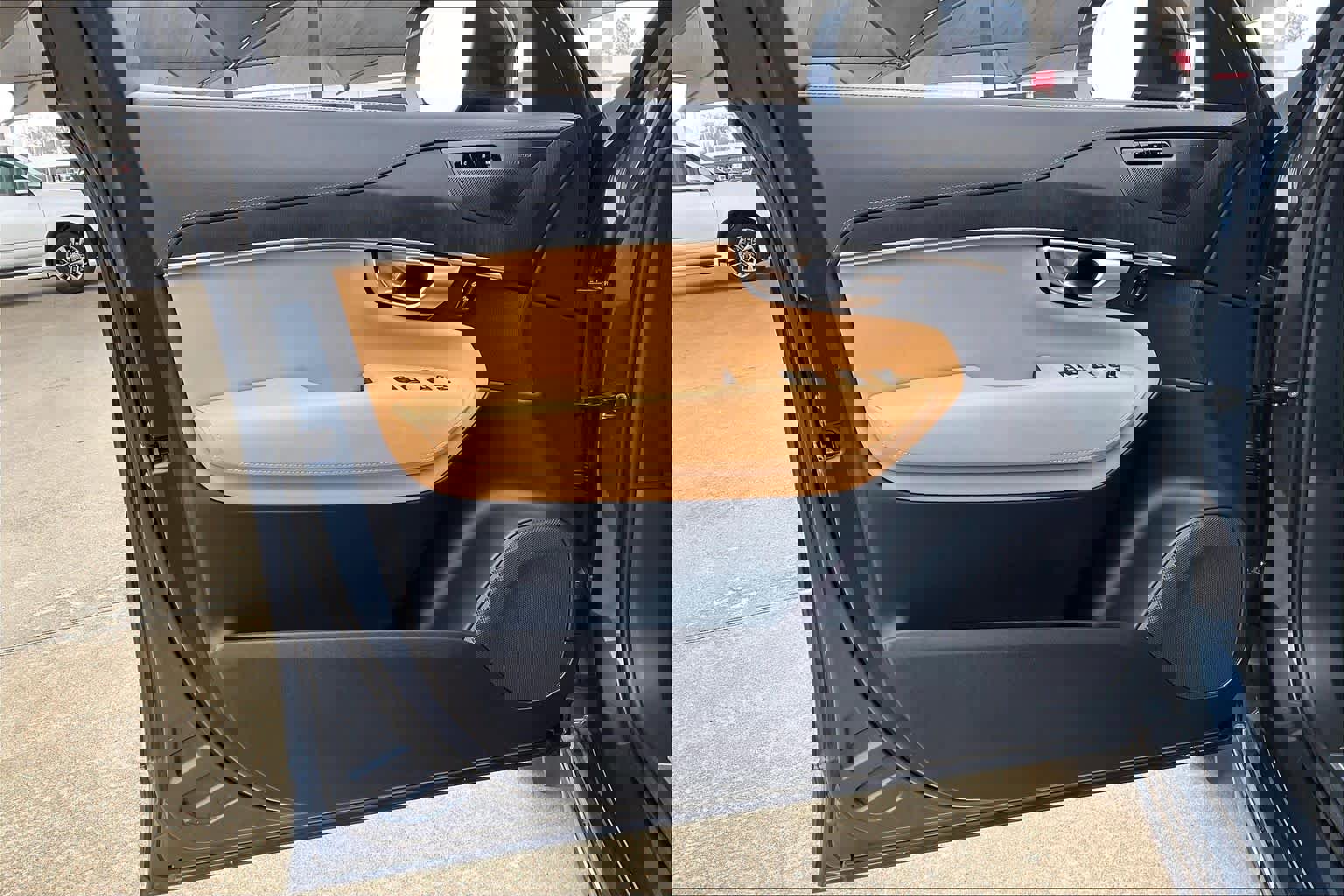 Used 2024 Volvo XC90 B6 Ultimate w/ Lounge Package image 21