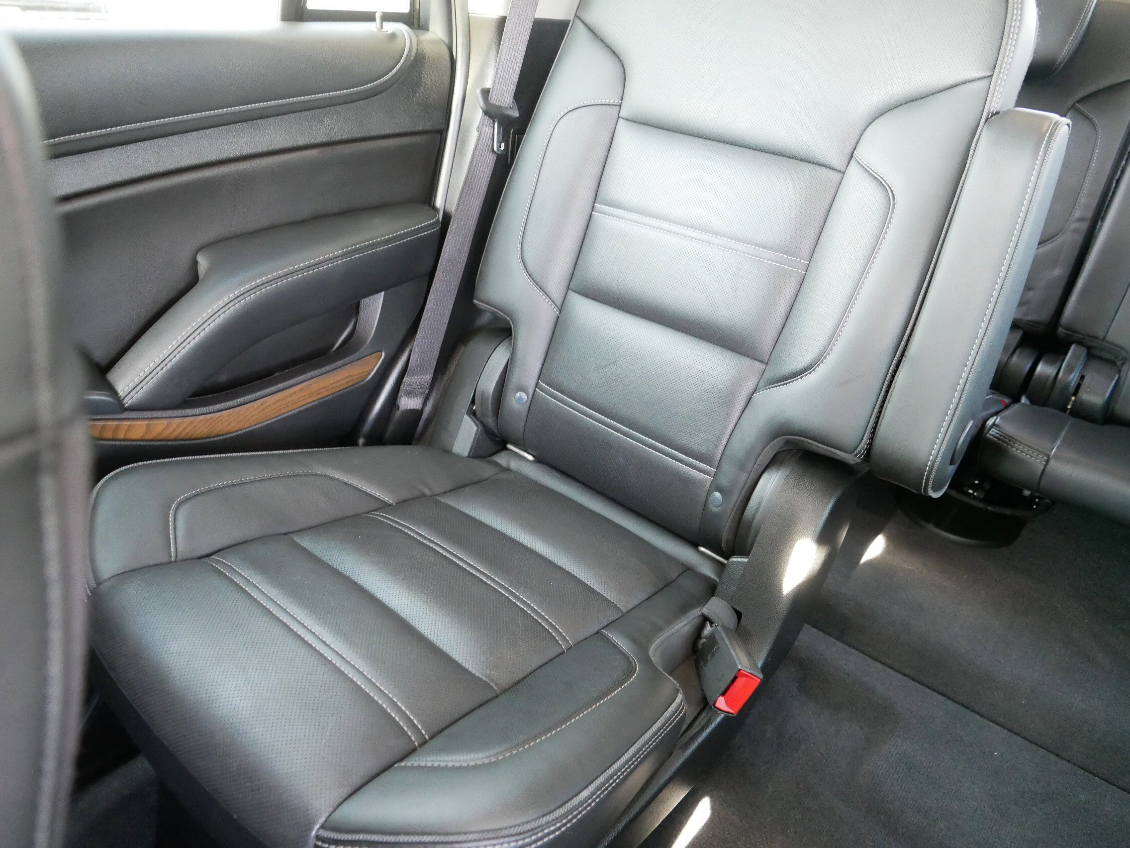 Used 2020 GMC Yukon Denali w/ Denali Premium Package image 12