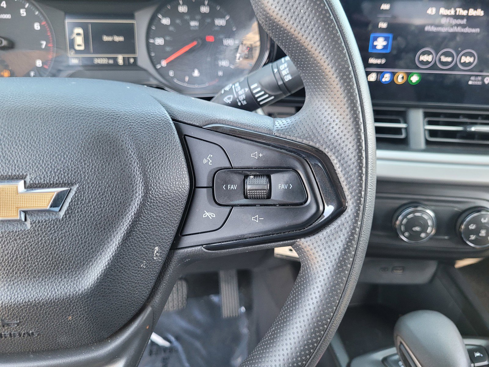 Used 2024 Chevrolet Trax LS w/ Driver Confidence Package FWD image 22
