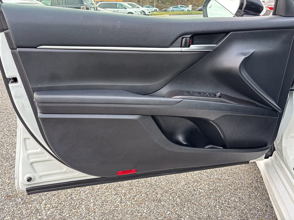 Used 2022 Toyota Camry SE image 14