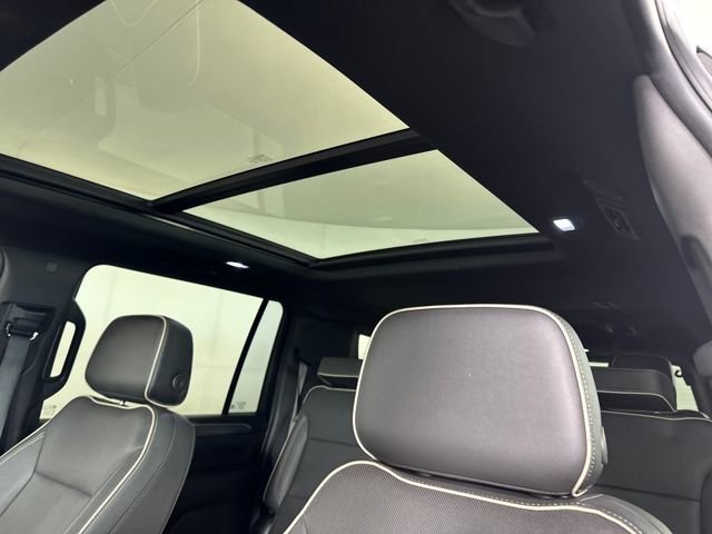 Used 2023 GMC Yukon XL SLT w/ SLT Premium Package image 12