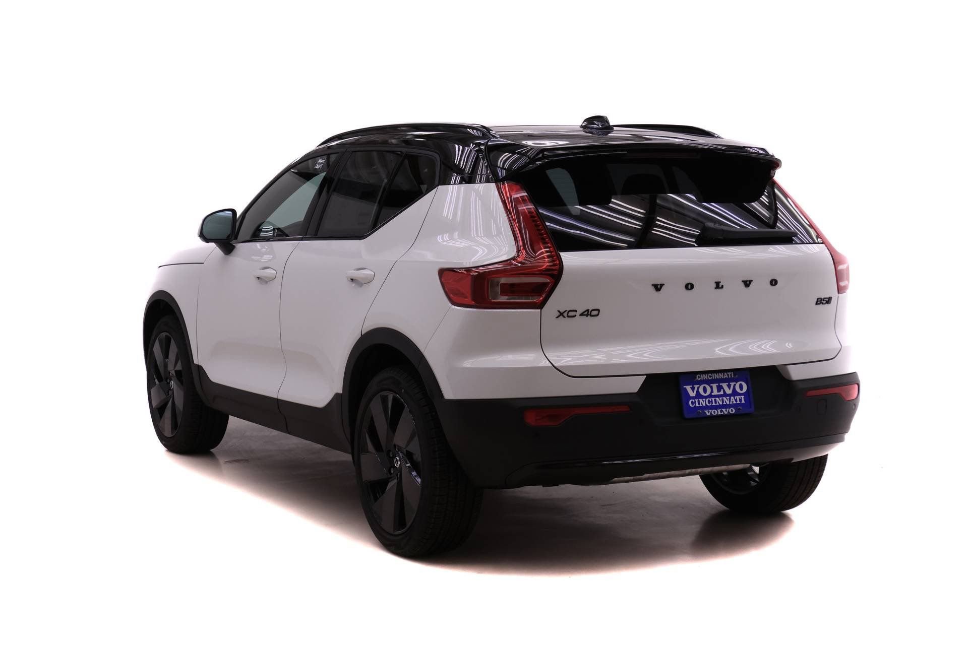 New 2026 Volvo XC40 B5 Ultra w/ Protection Package Premier AWD/4WD image 5