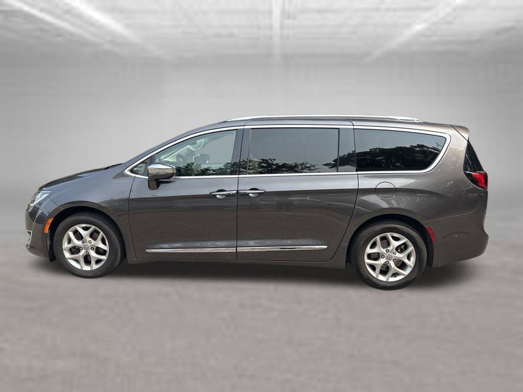 Used 2020 Chrysler Pacifica Limited FWD image 2