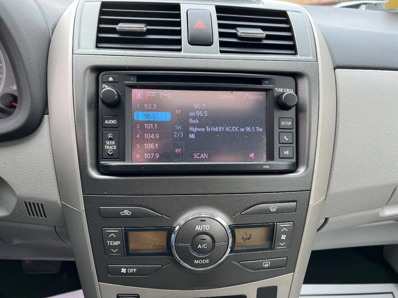 Used 2013 Toyota Corolla LE w/ Premium Pkg image 24