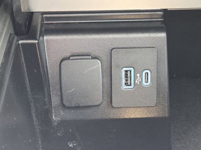 Used 2023 Ford Explorer XLT w/ Equipment Group 202A image 9