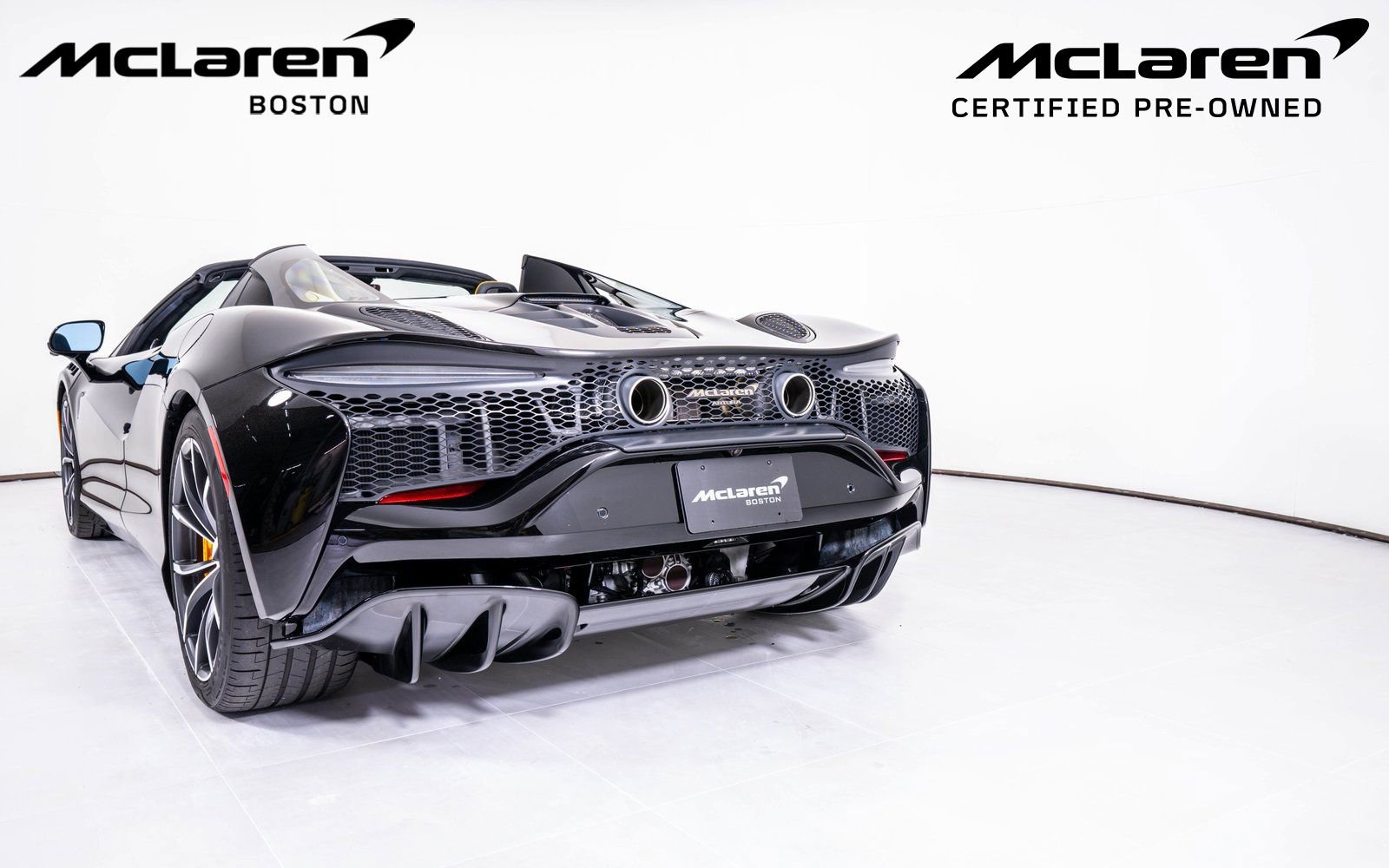 Used 2025 McLaren Artura Spider image 12