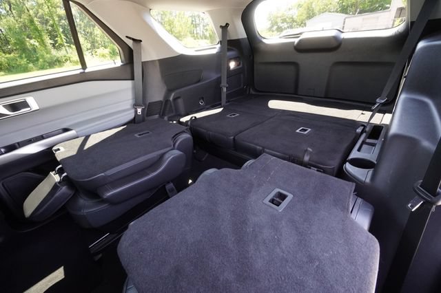 Used 2023 Ford Explorer XLT w/ Equipment Group 202A RWD image 27