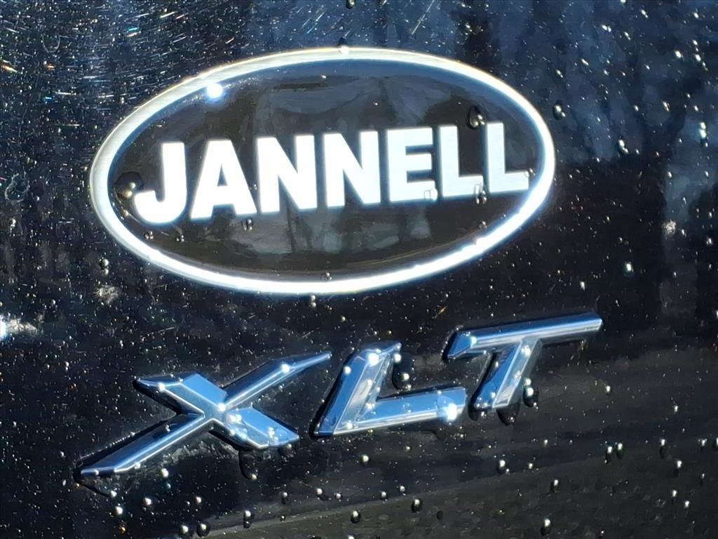 Used 2022 Ford Explorer XLT w/ Equipment Group 202A image 8