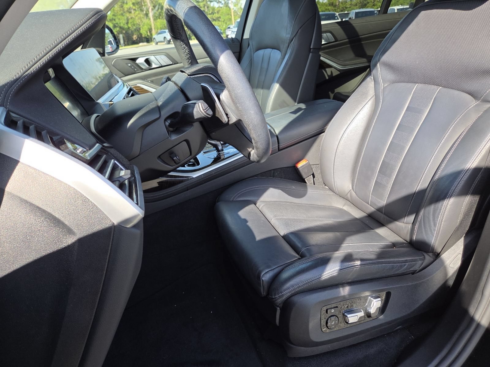Used 2021 BMW X7 xDrive40i w/ Premium Package AWD/4WD image 27
