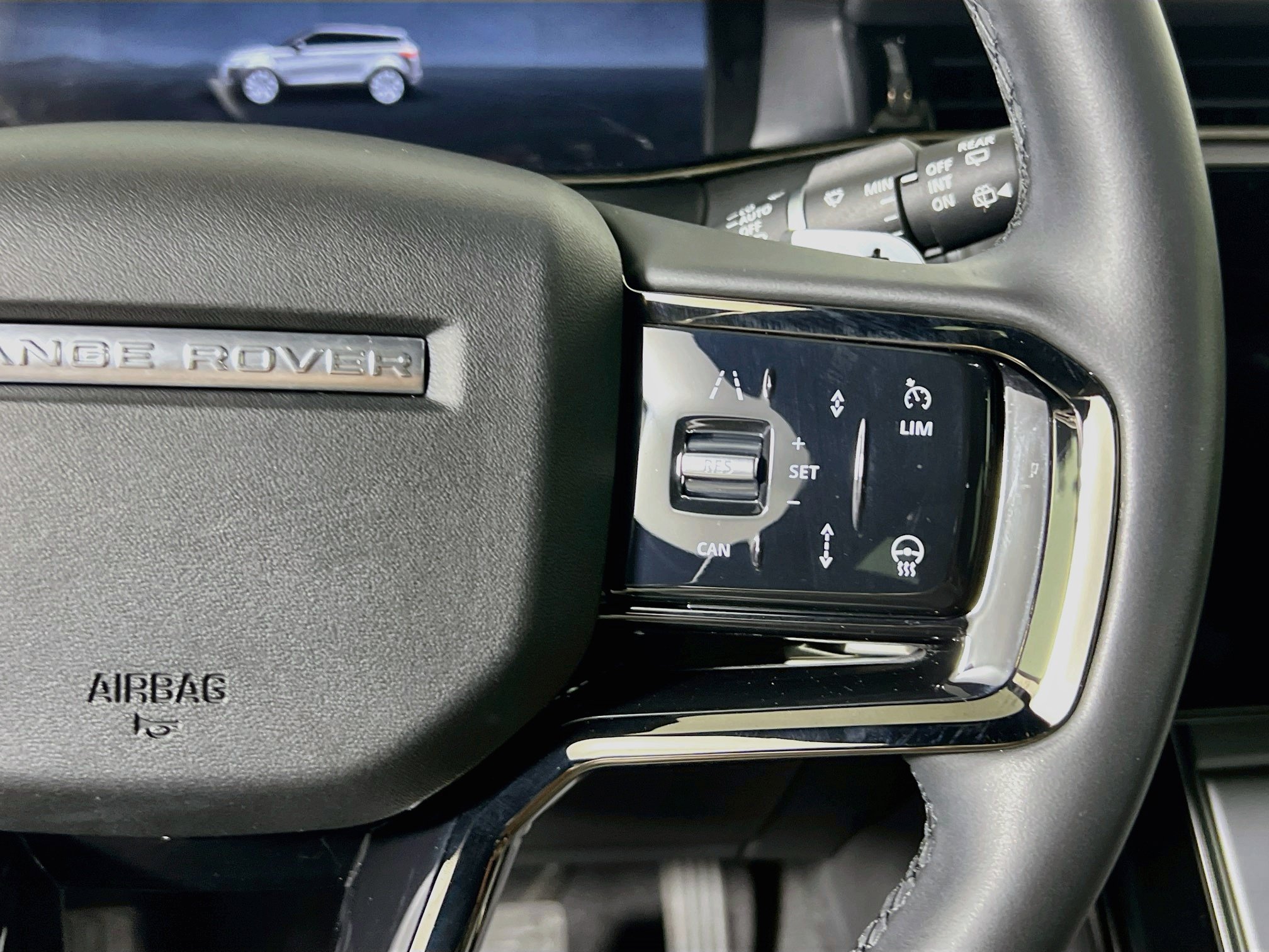 Used 2025 Land Rover Range Rover Evoque S AWD/4WD image 19