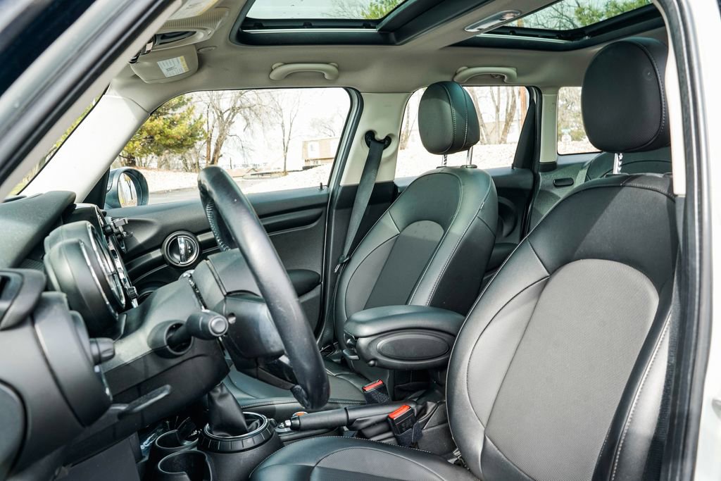 Used 2016 MINI Cooper 4-Door Hardtop image 15