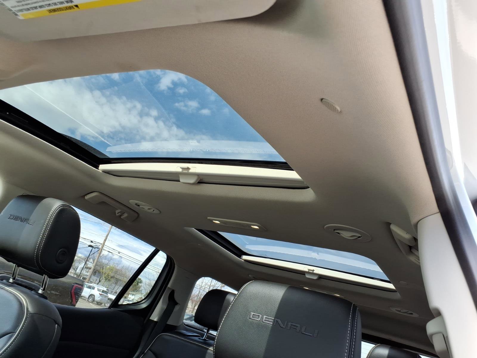 Certified 2023 GMC Acadia Denali w/ Denali Ultimate Package AWD/4WD image 18