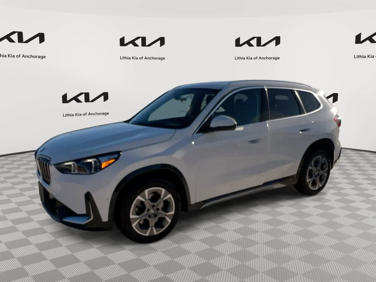 Used 2025 BMW X1 xDrive28i AWD/4WD image 1