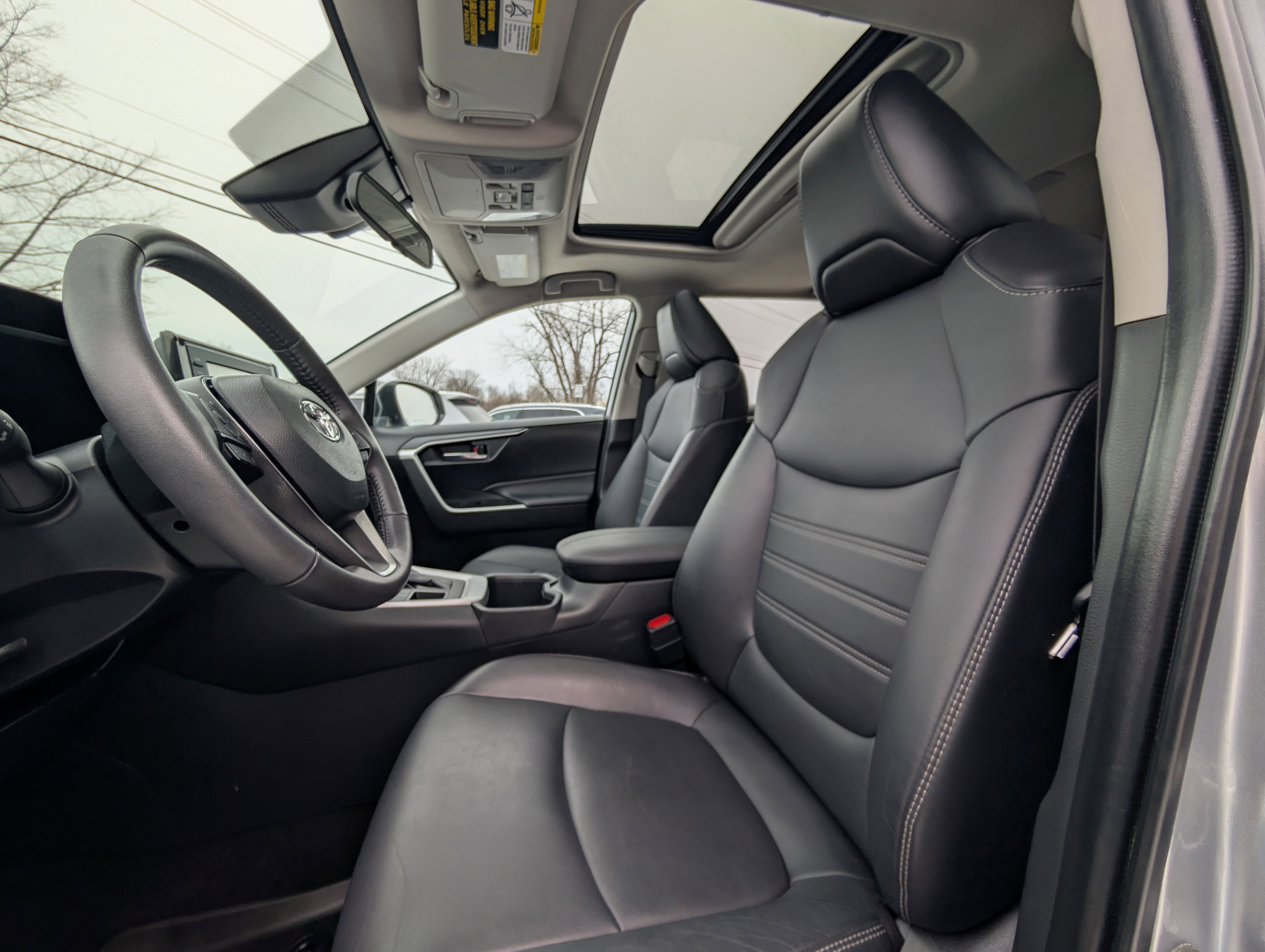 Used 2022 Toyota RAV4 XLE Premium image 31