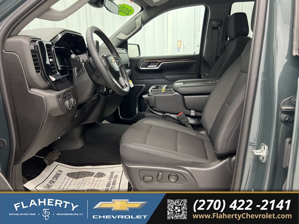 Used 2025 Chevrolet Silverado 1500 LT AWD/4WD image 9