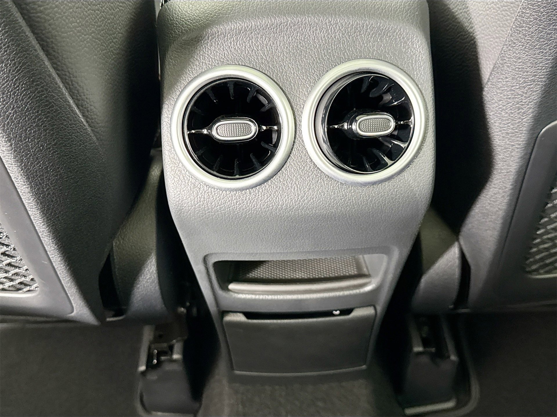 New 2026 Mercedes-Benz GLB 35 AMG 4MATIC image 27