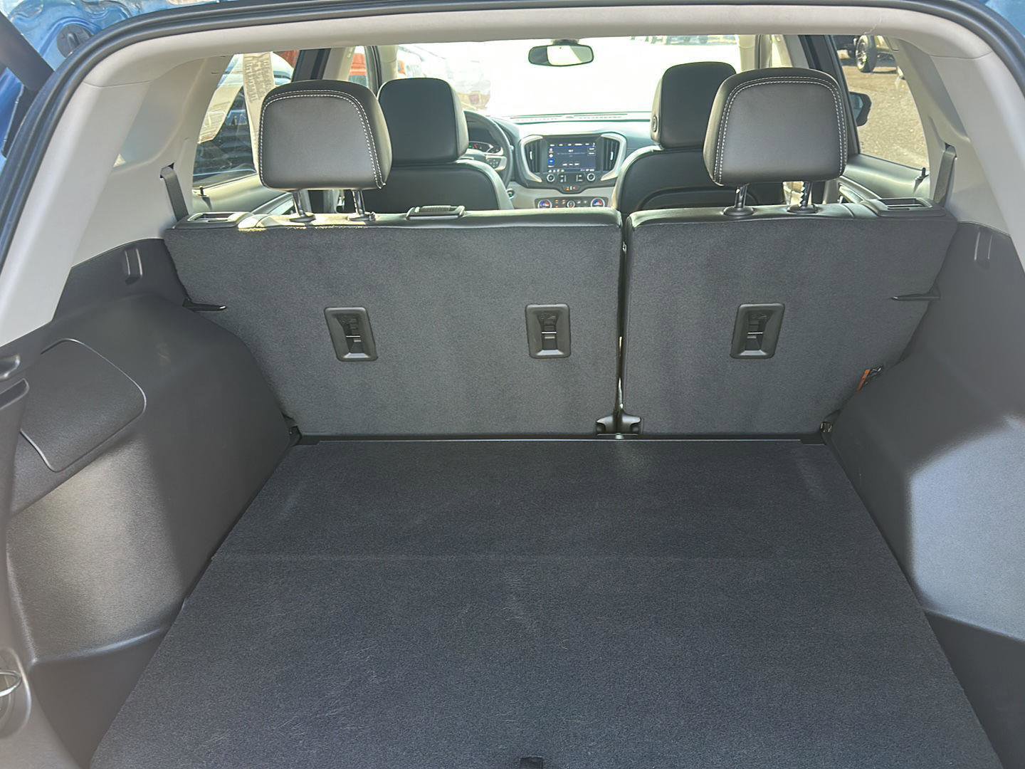 Used 2024 GMC Terrain SLT w/ Tech Package image 10