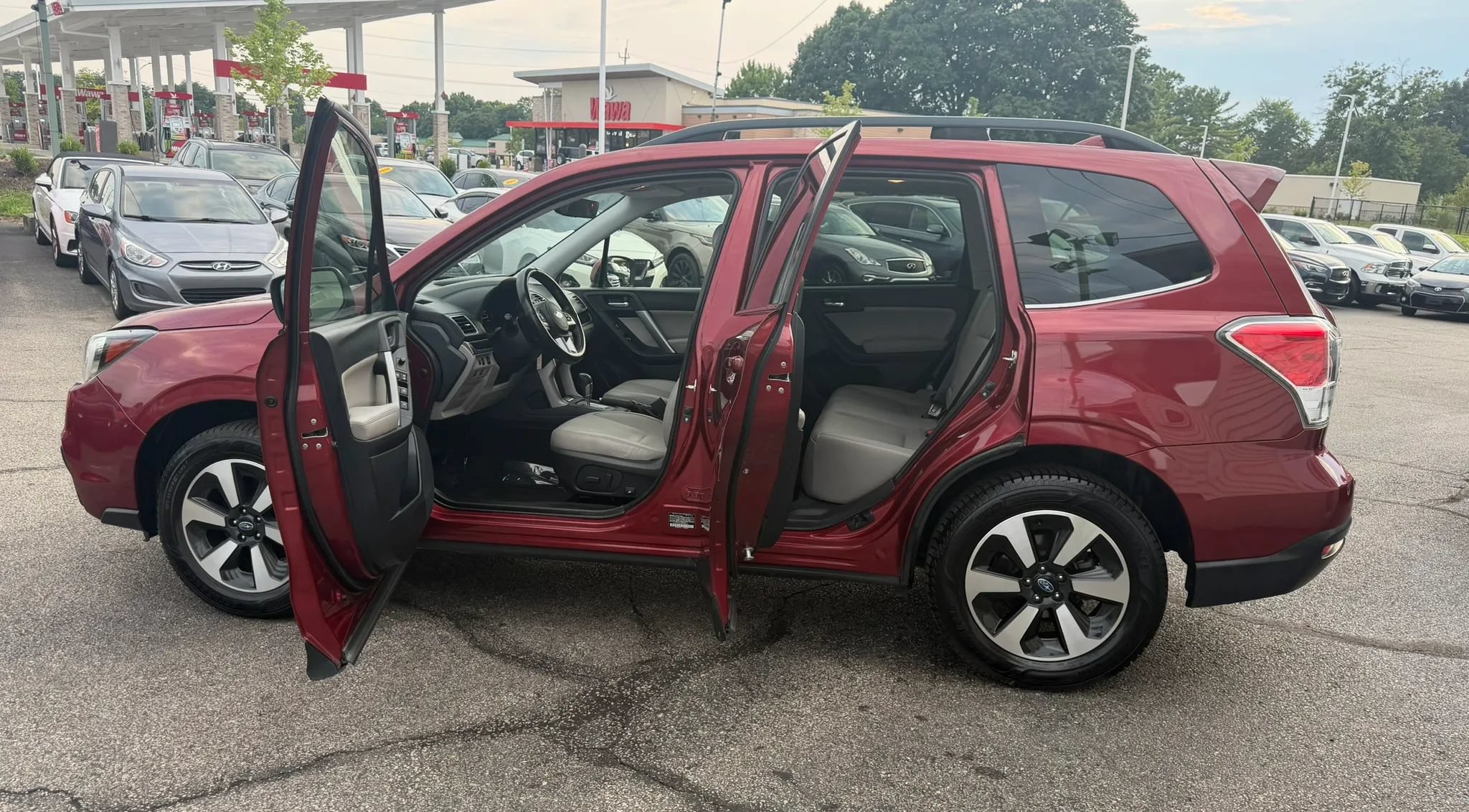 Used 2017 Subaru Forester 2.5i Limited AWD/4WD image 11