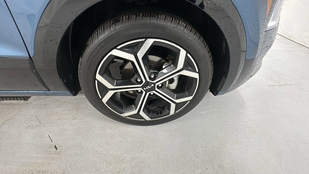 Used 2024 Kia Niro EX Touring image 9