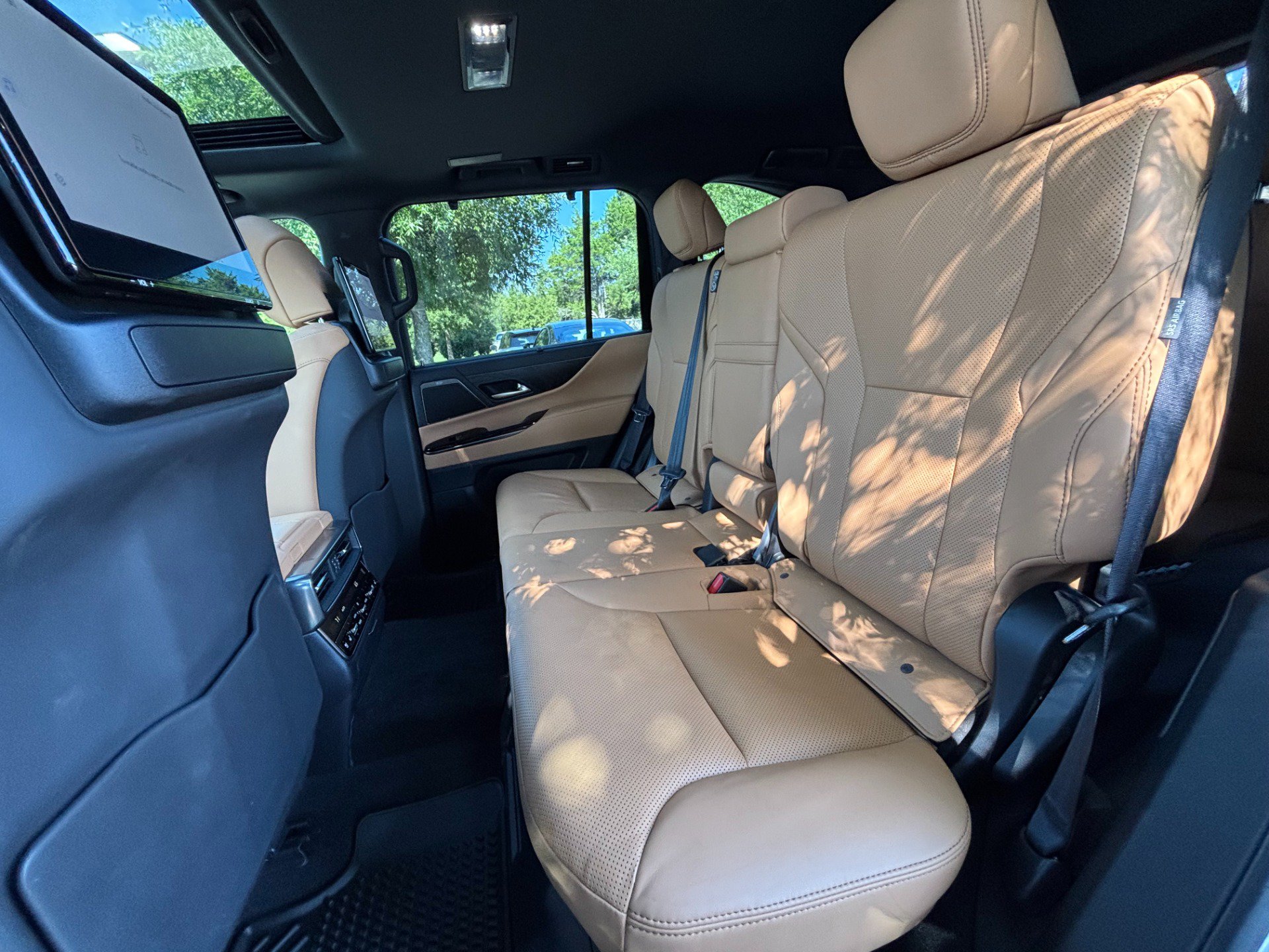 Used 2025 Lexus LX 700h Luxury w/ Appearance Package AWD/4WD image 18