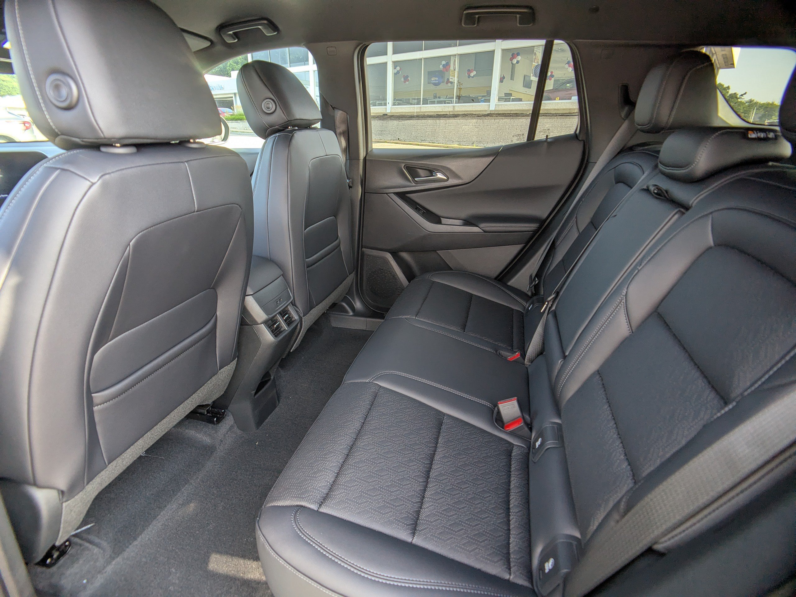 New 2027 Chevrolet Equinox LT w/ Convenience Package II FWD image 12