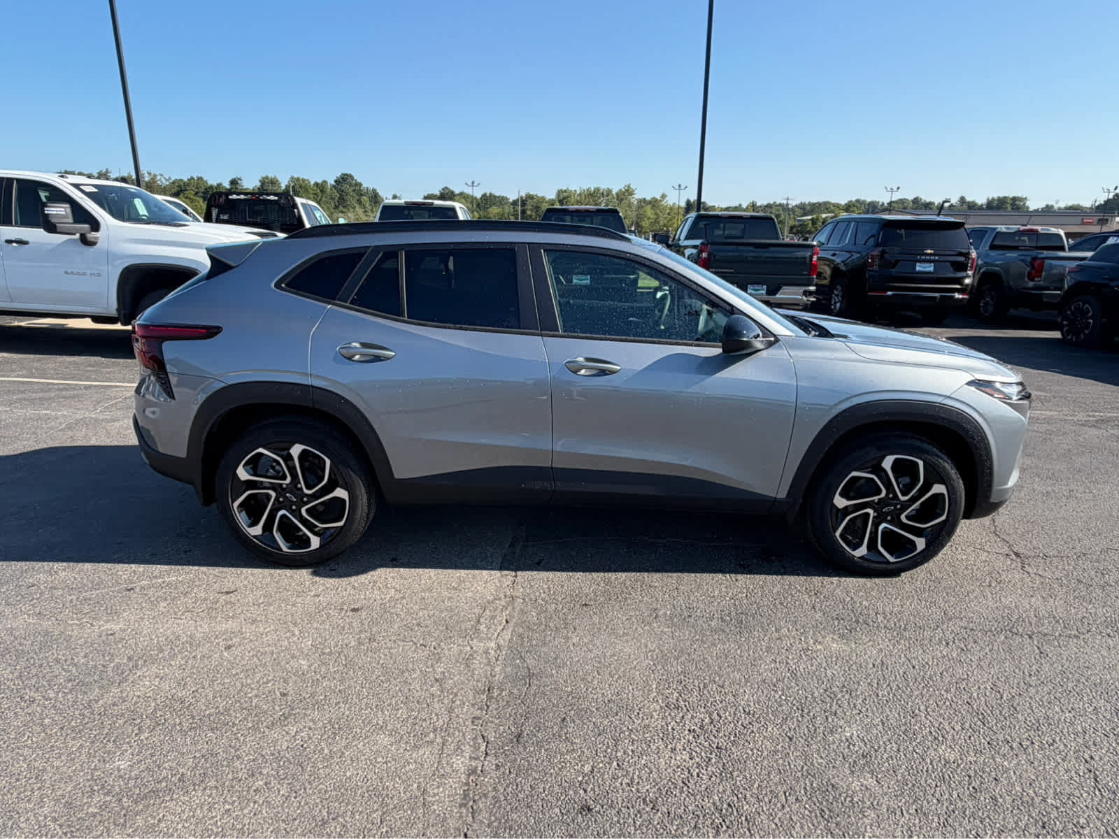 New 2026 Chevrolet Trax RS w/ Sunroof Package FWD image 5