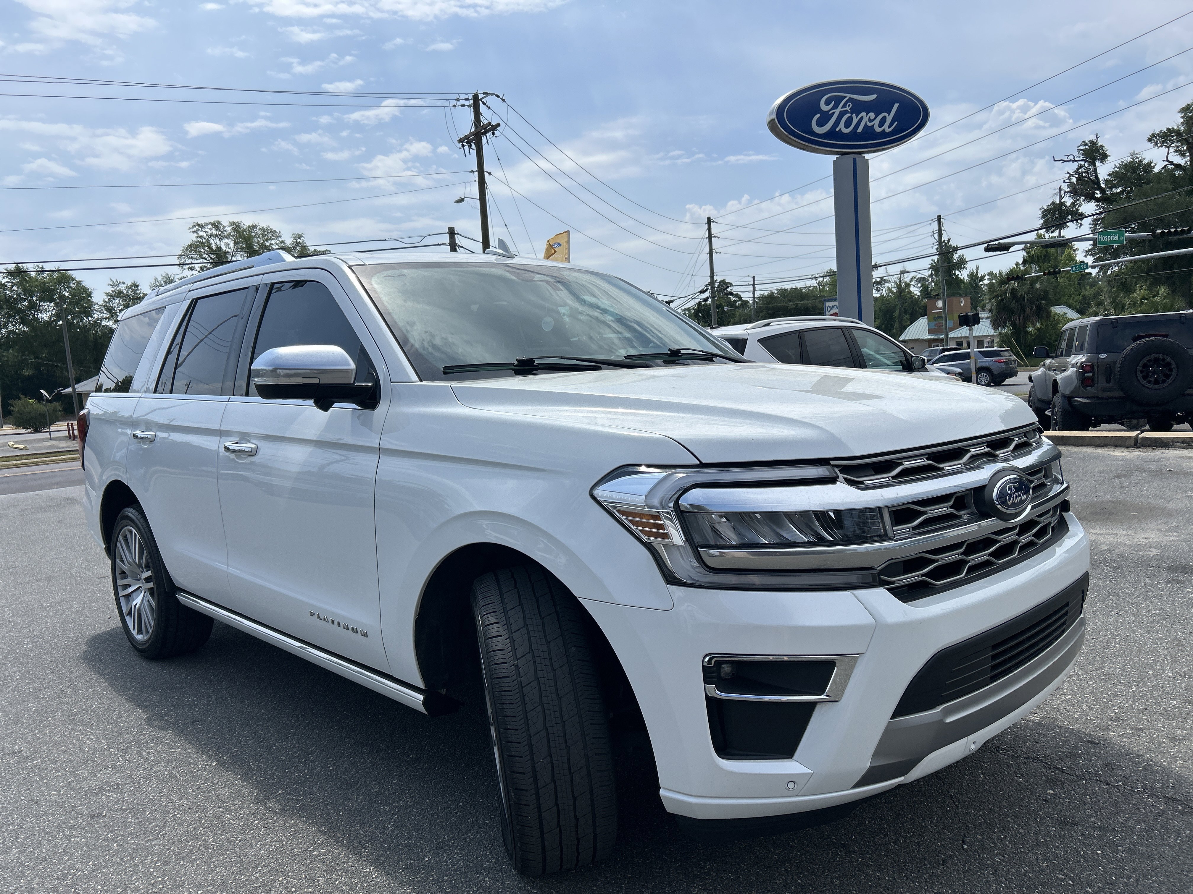 Used 2023 Ford Expedition Platinum RWD image 1