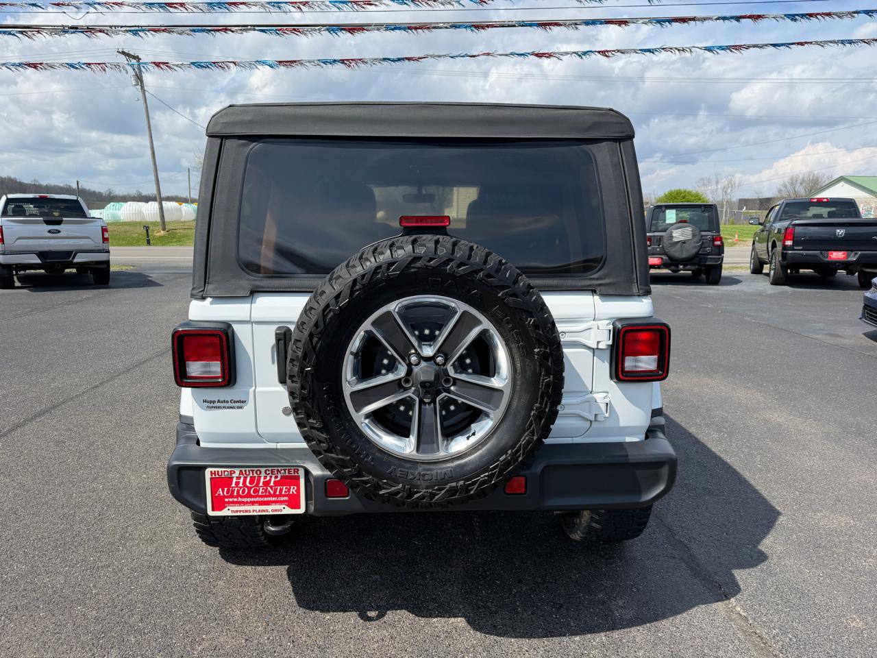 Used 2018 Jeep Wrangler Unlimited Sahara image 5