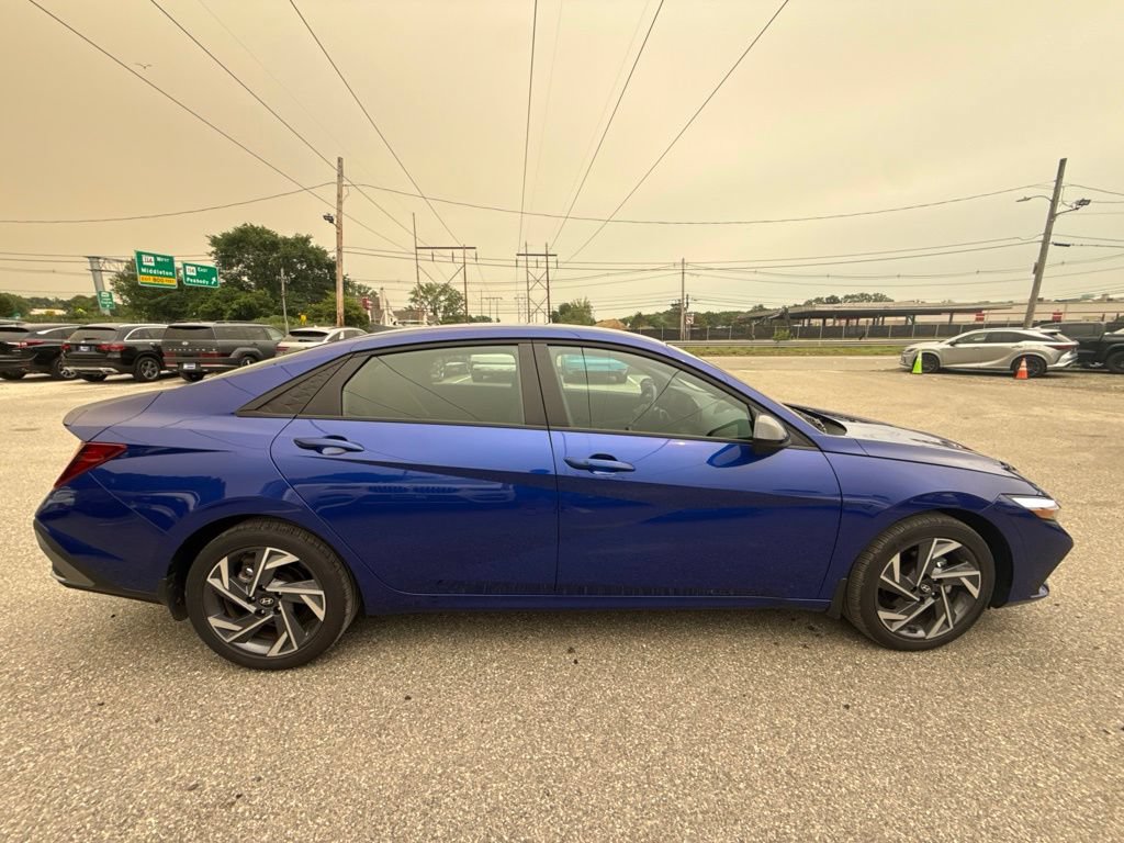 Used 2025 Hyundai Elantra Sport FWD image 6