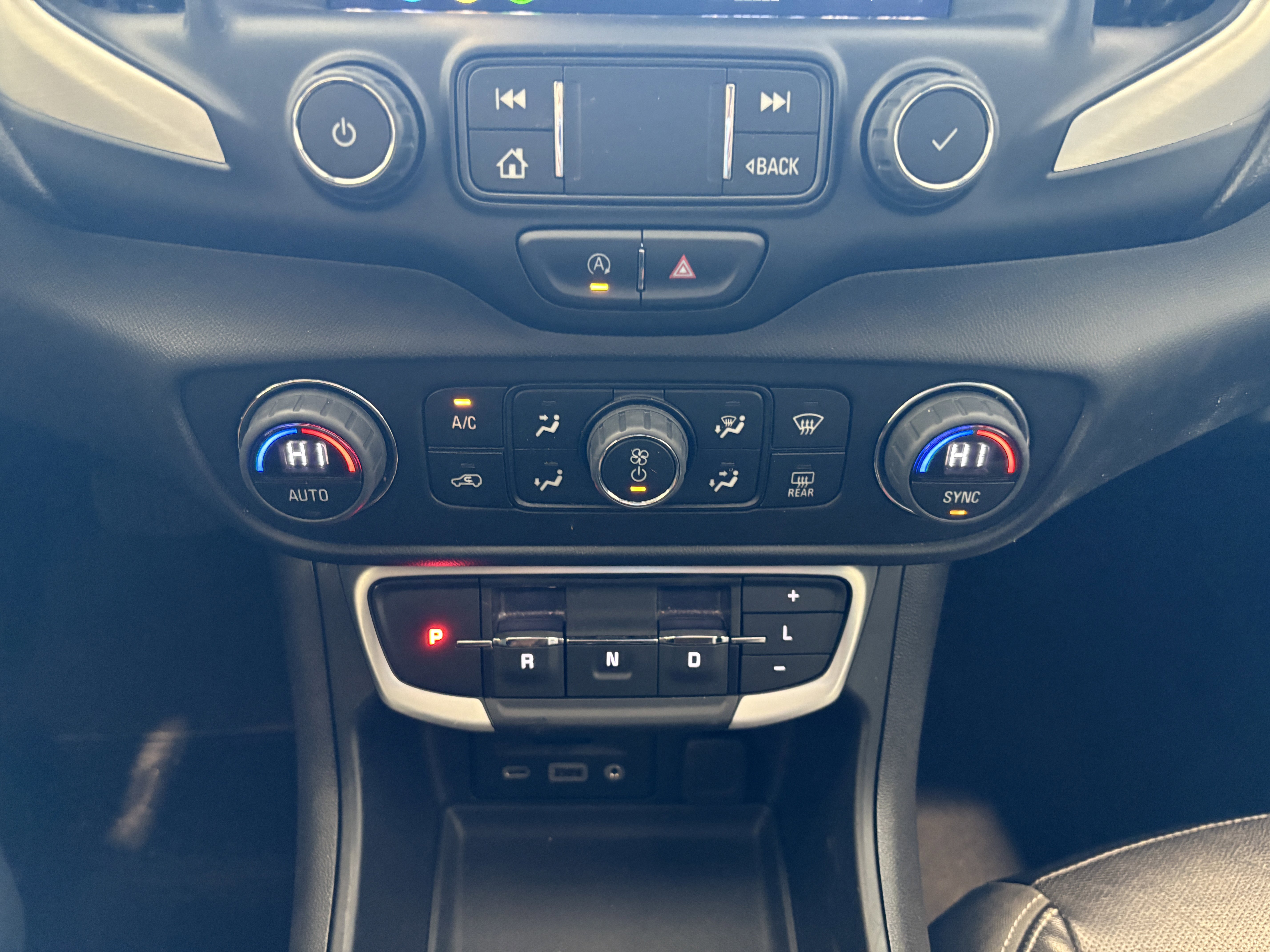 Used 2023 GMC Terrain SLT image 14