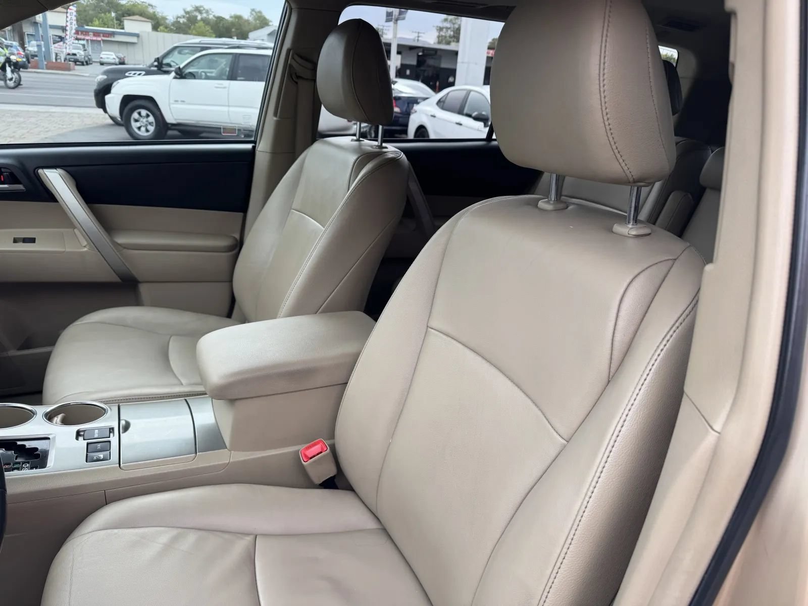 Used 2013 Toyota Highlander SE AWD/4WD image 12