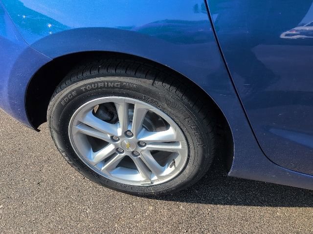 Used 2017 Chevrolet Cruze LT w/ Convenience Package FWD image 10