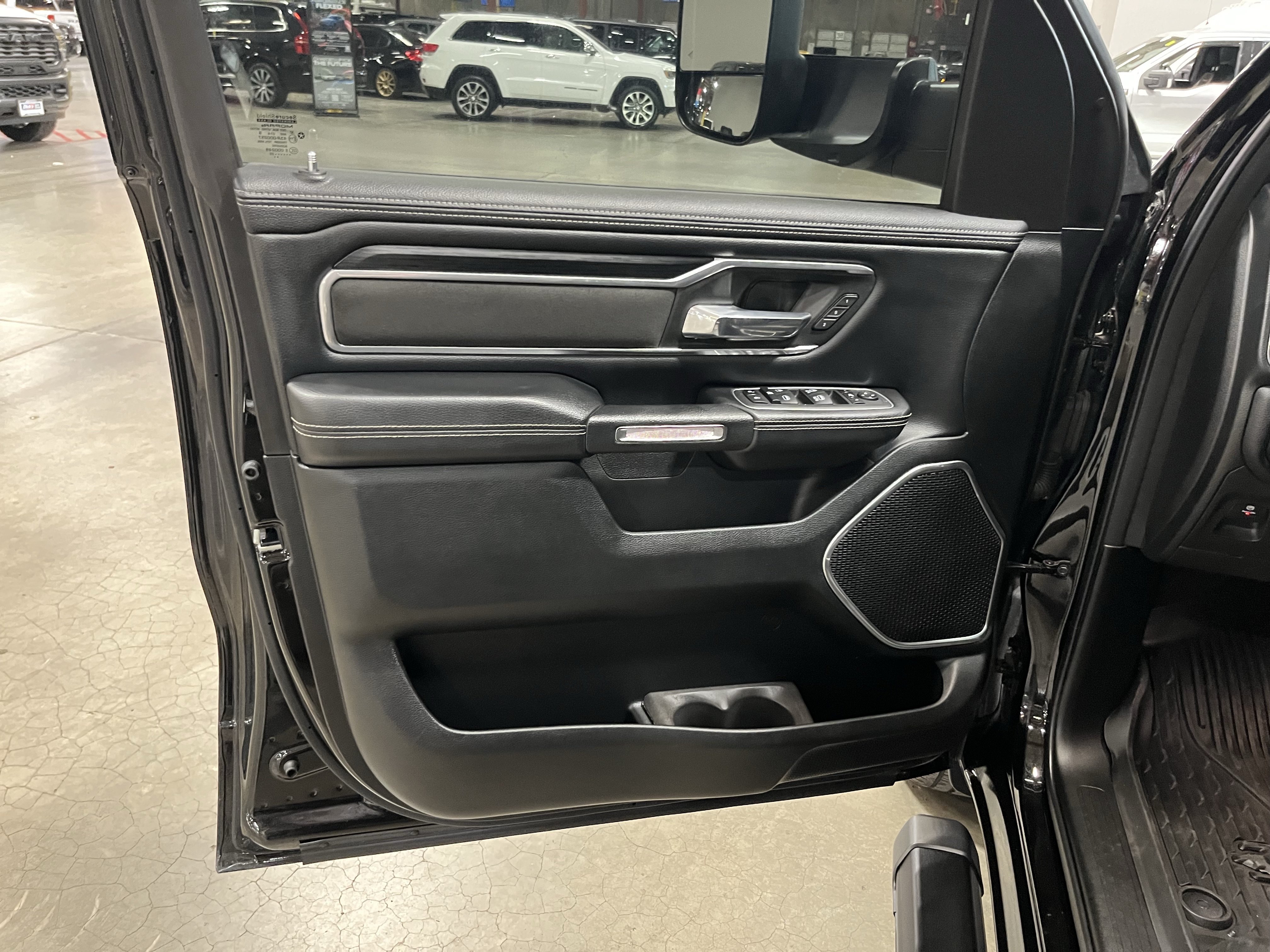 Used 2023 RAM 1500 Laramie AWD/4WD image 17