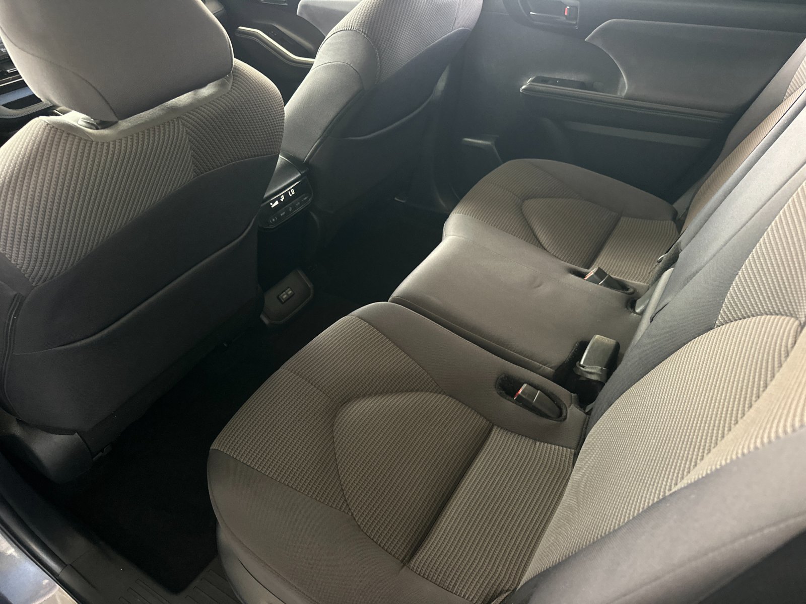 Used 2025 Toyota Highlander LE AWD/4WD image 11