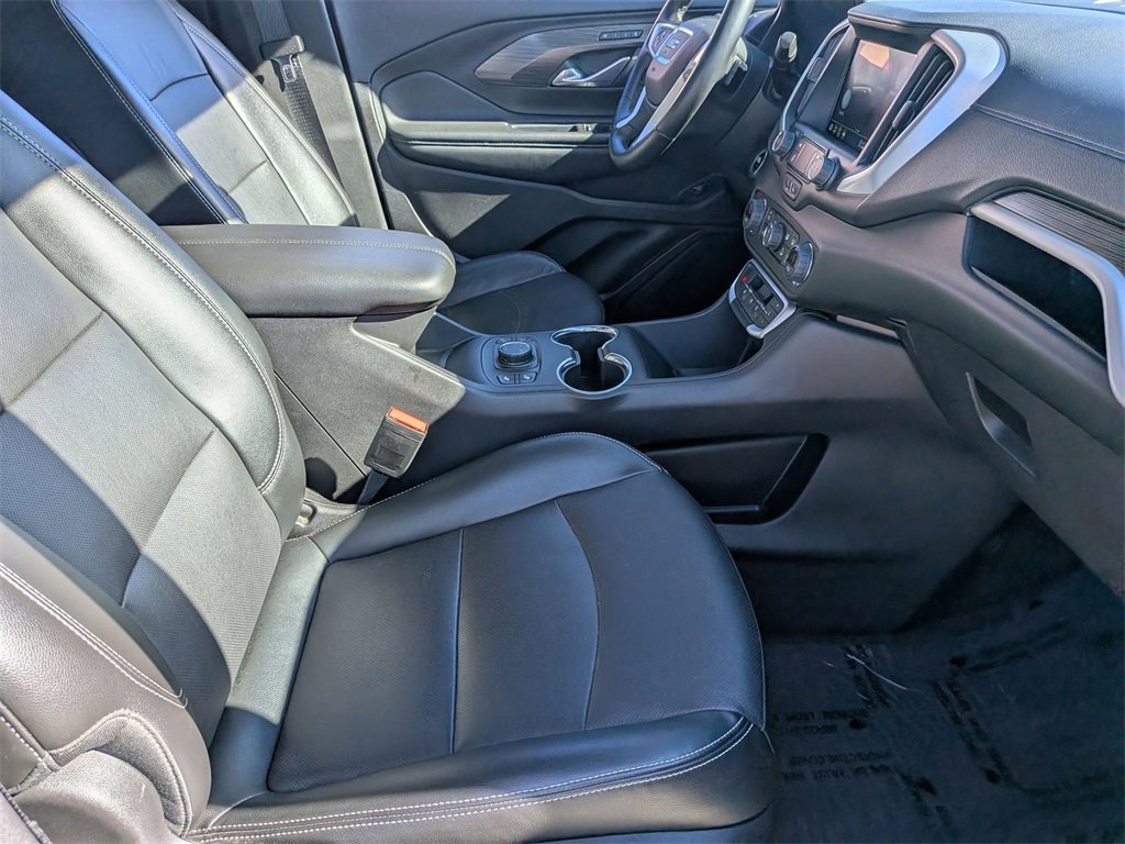 Used 2024 GMC Terrain SLT image 32