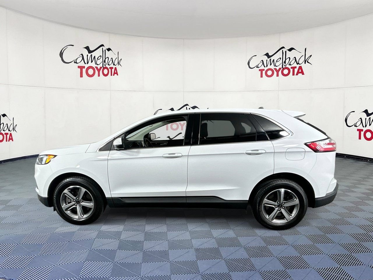 Used 2023 Ford Edge SEL w/ Convenience Package AWD/4WD image 4