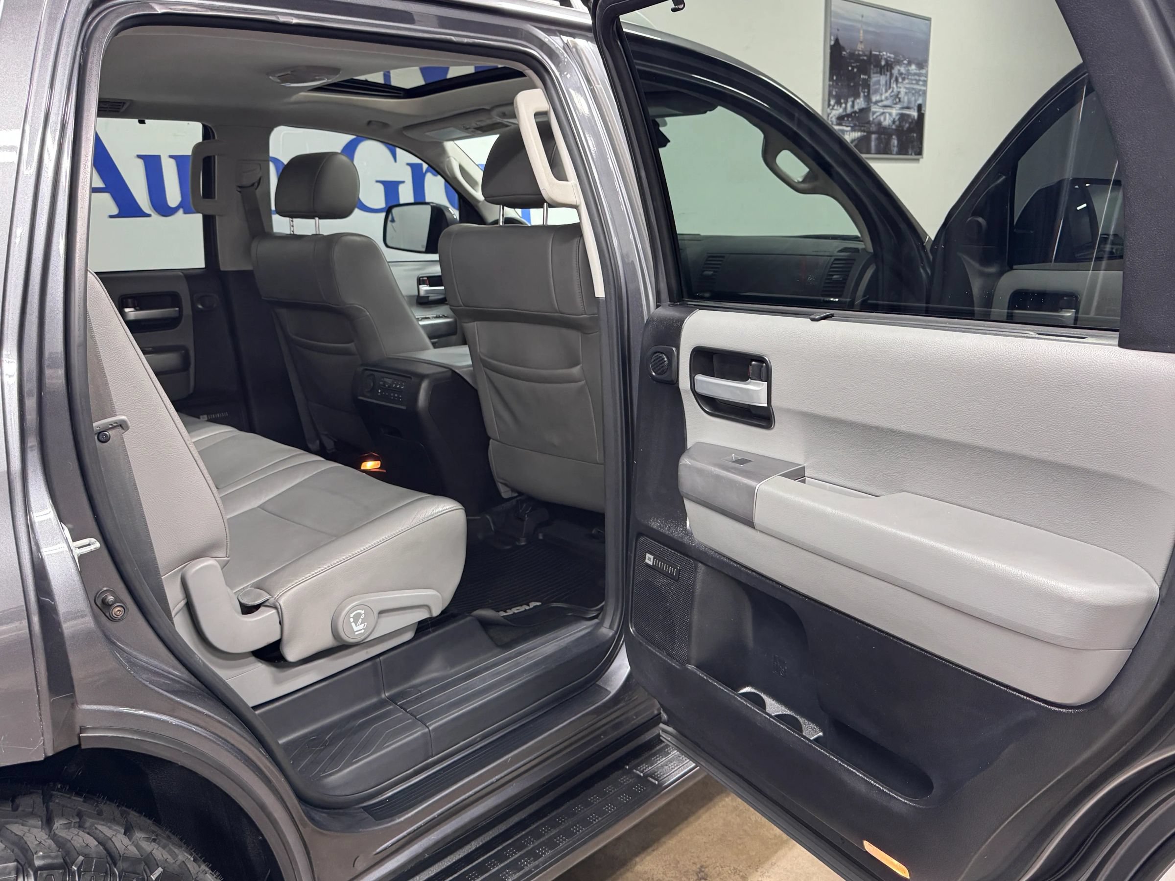 Used 2018 Toyota Sequoia Limited w/ Safety & Convenience Package AWD/4WD image 16