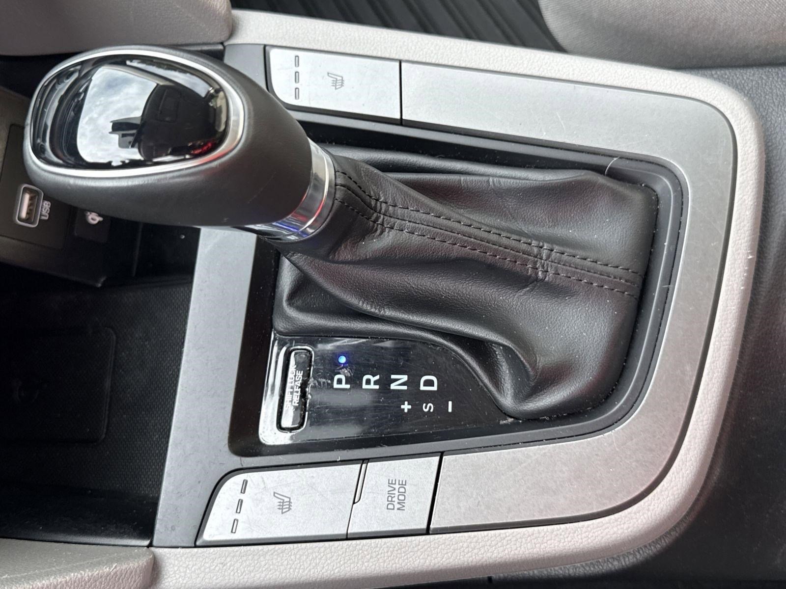 Used 2020 Hyundai Elantra Limited image 15