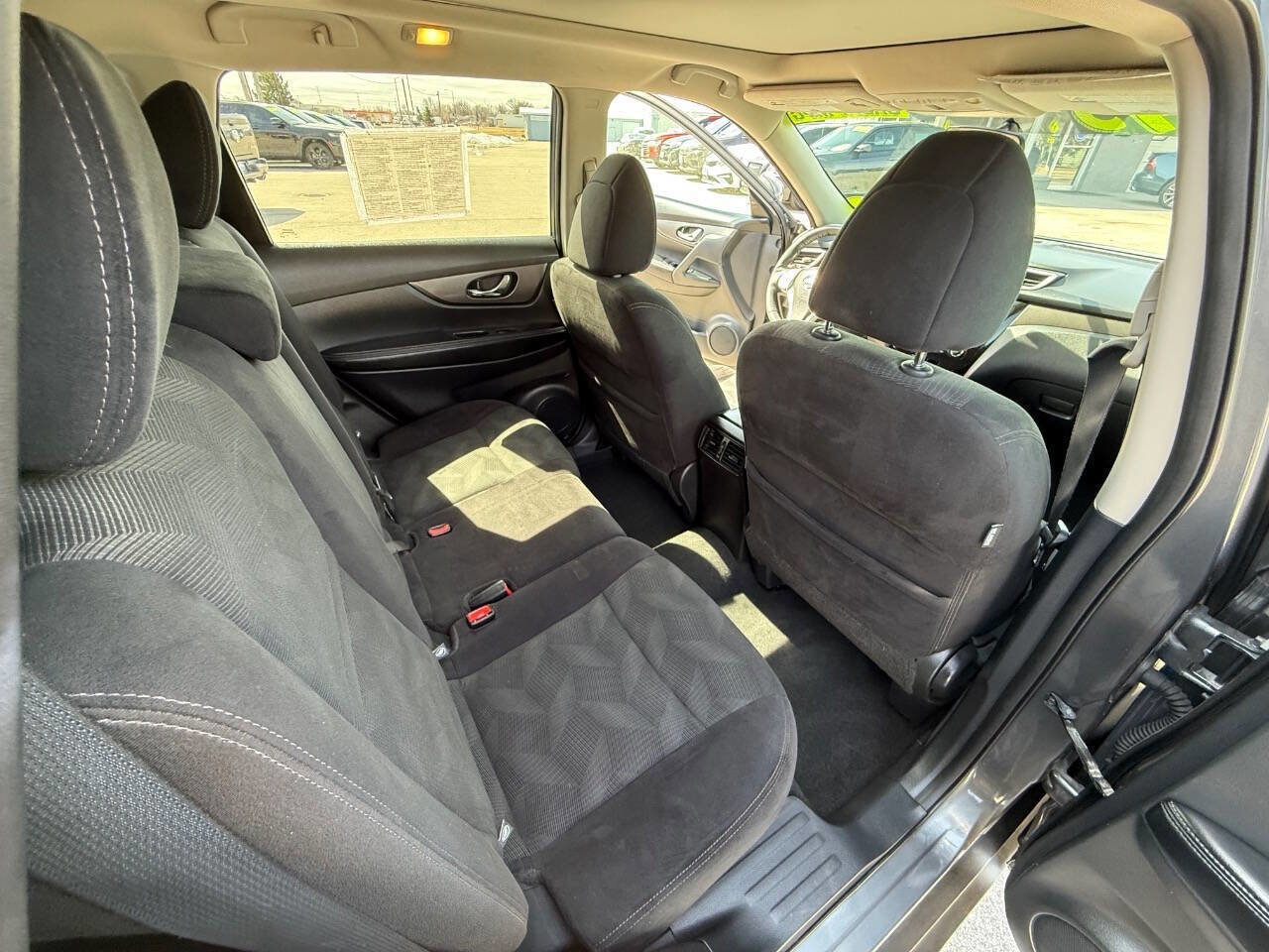 Used 2016 Nissan Rogue SV image 15