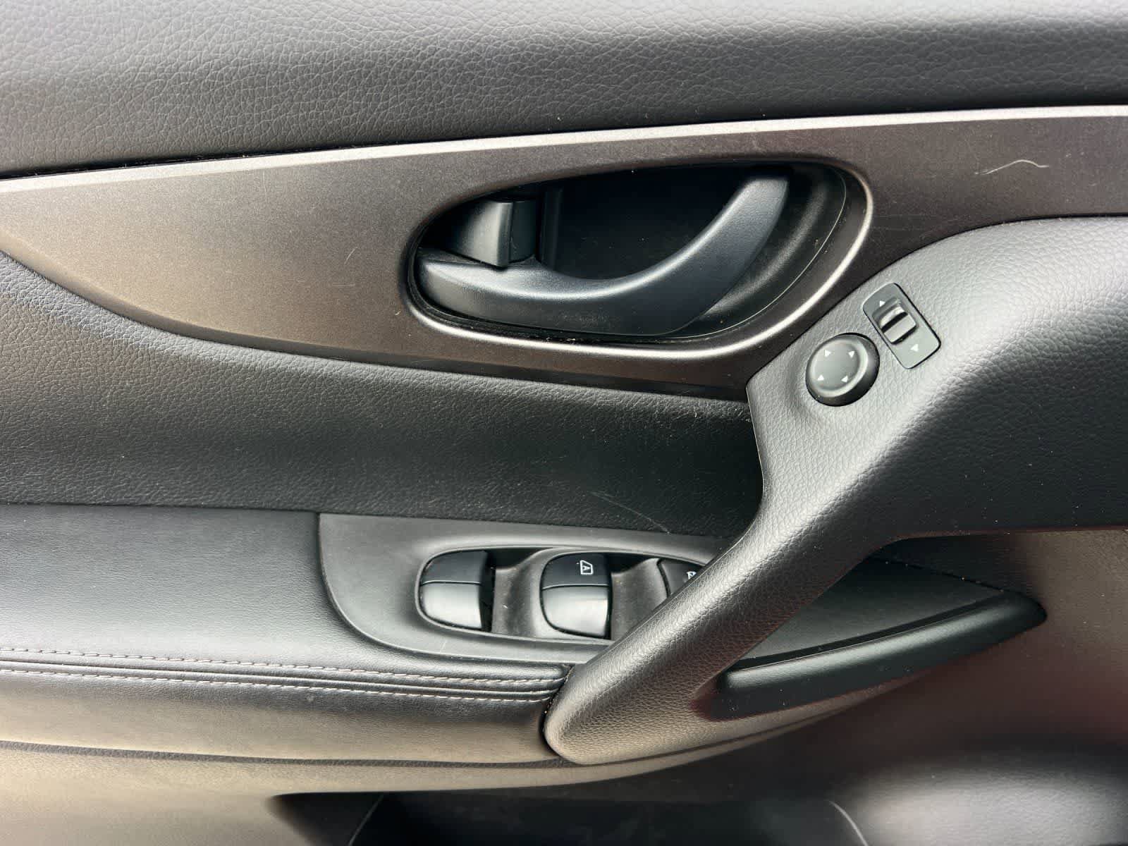 Used 2019 Nissan Rogue Sport S w/ Appearance Package FWD image 13