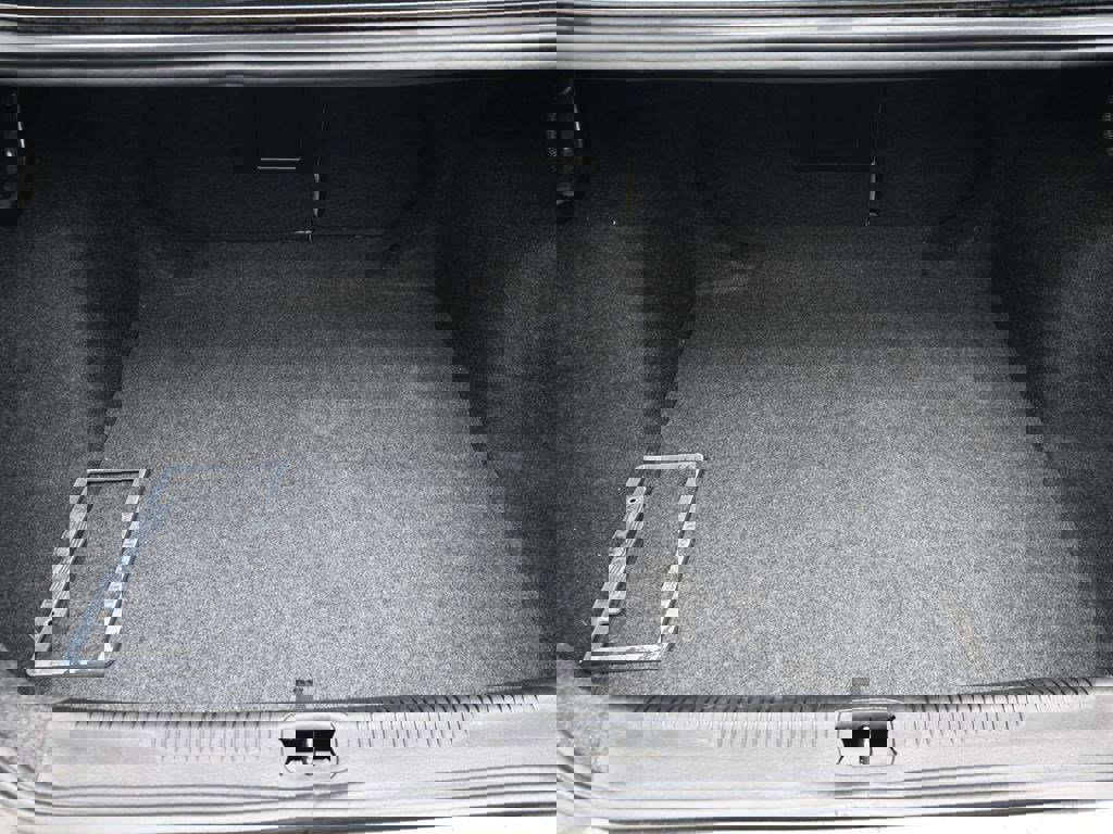 Used 2017 Chrysler 200 Limited Platinum image 16