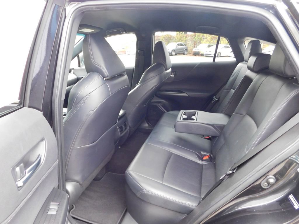 Used 2021 Toyota Venza XLE w/ Softex Package image 12