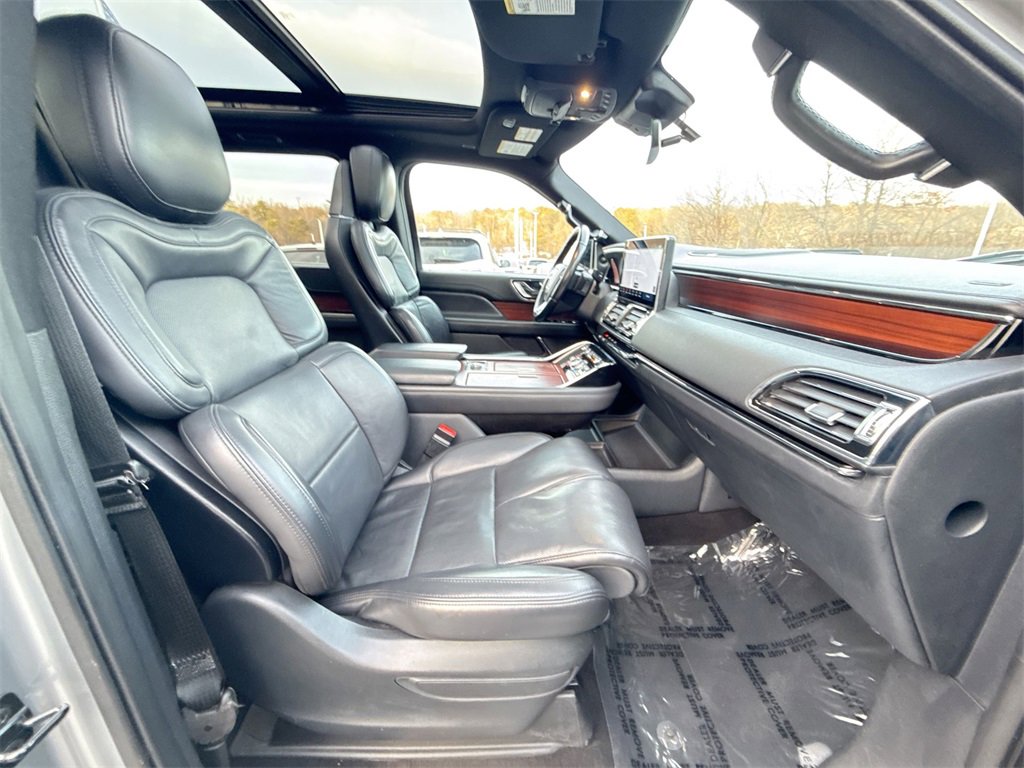 Used 2023 Lincoln Navigator Reserve image 27