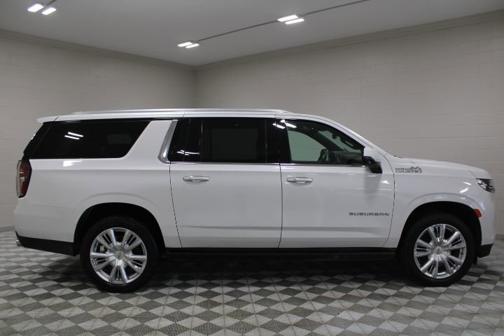Used 2023 Chevrolet Suburban High Country image 13