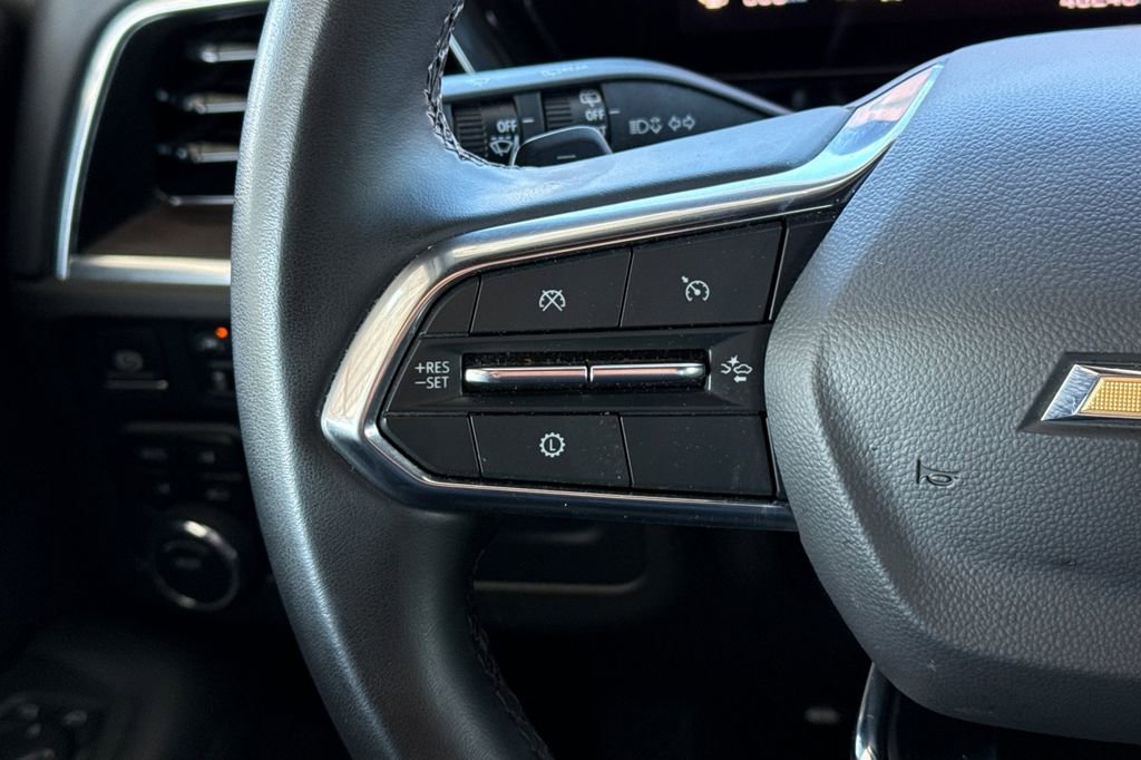 Used 2025 Chevrolet Suburban LT image 37