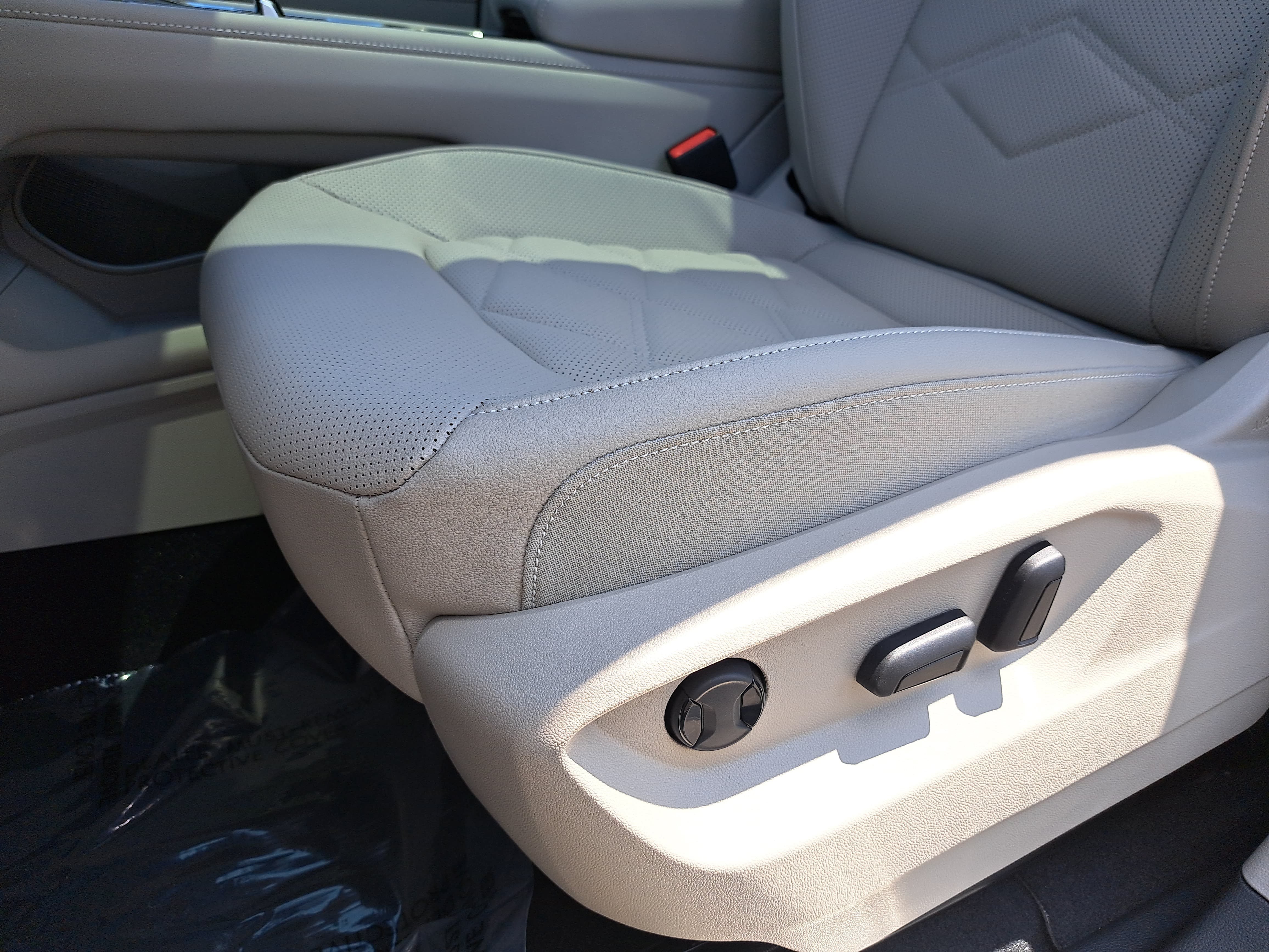 New 2026 Volkswagen Atlas SE FWD image 28