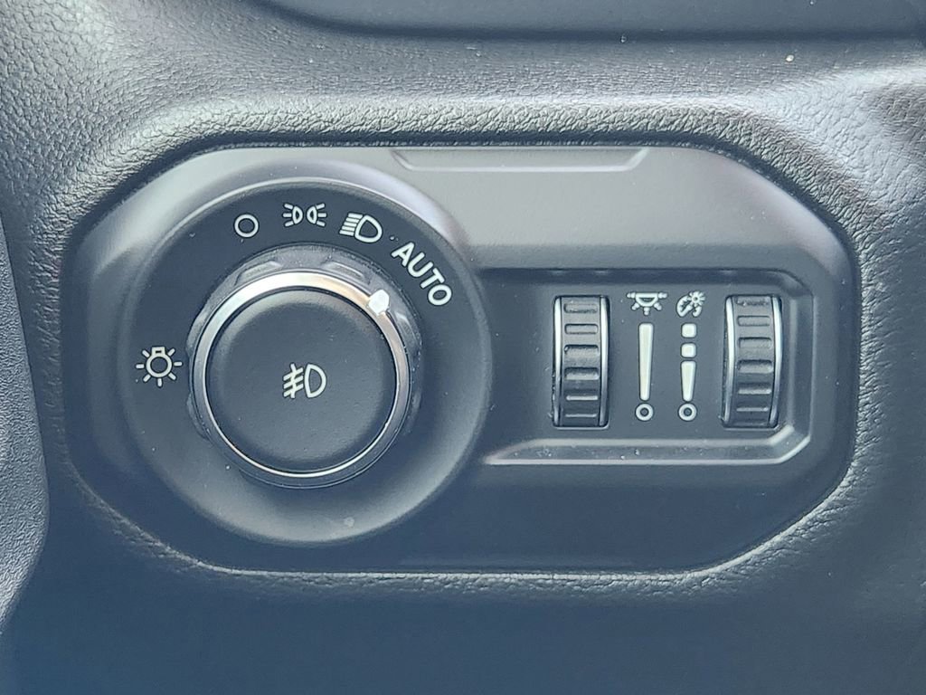 Used 2021 Jeep Wrangler Unlimited Sahara AWD/4WD image 24