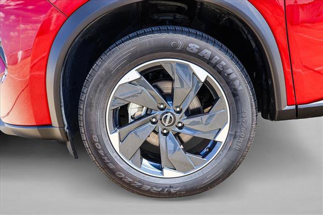 Used 2025 Nissan Rogue SV AWD/4WD image 9